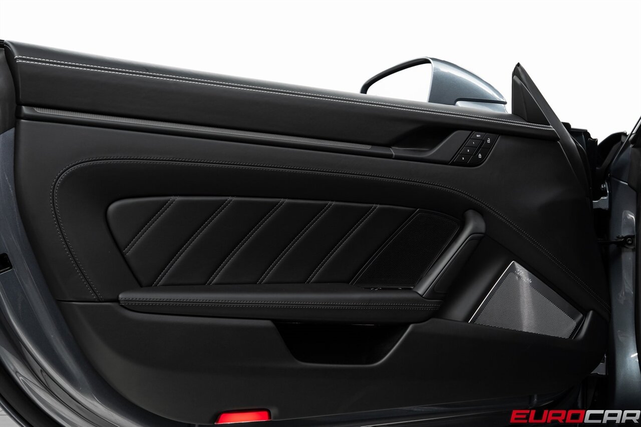 2025 Porsche 911 Carrera 4 GTS *SUNROOF * FRONT AXLE LIFT SYSTEM*   - Photo 23 - Costa Mesa, CA 92626