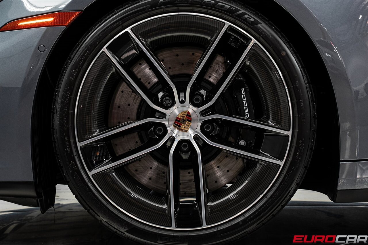 2025 Porsche 911 Carrera 4 GTS *SUNROOF * FRONT AXLE LIFT SYSTEM*   - Photo 21 - Costa Mesa, CA 92626