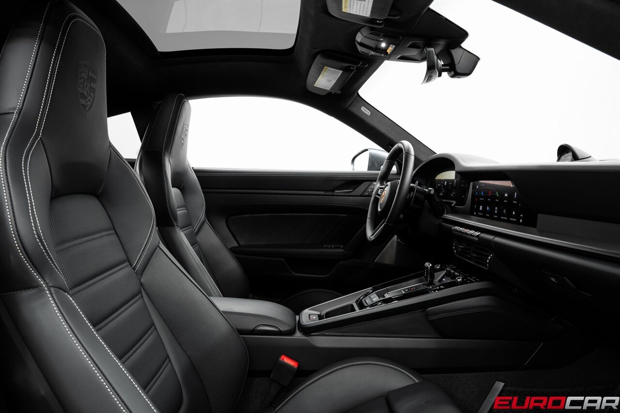 2025 Porsche 911 Carrera 4 GTS *SUNROOF * FRONT AXLE LIFT SYSTEM*   - Photo 39 - Costa Mesa, CA 92626