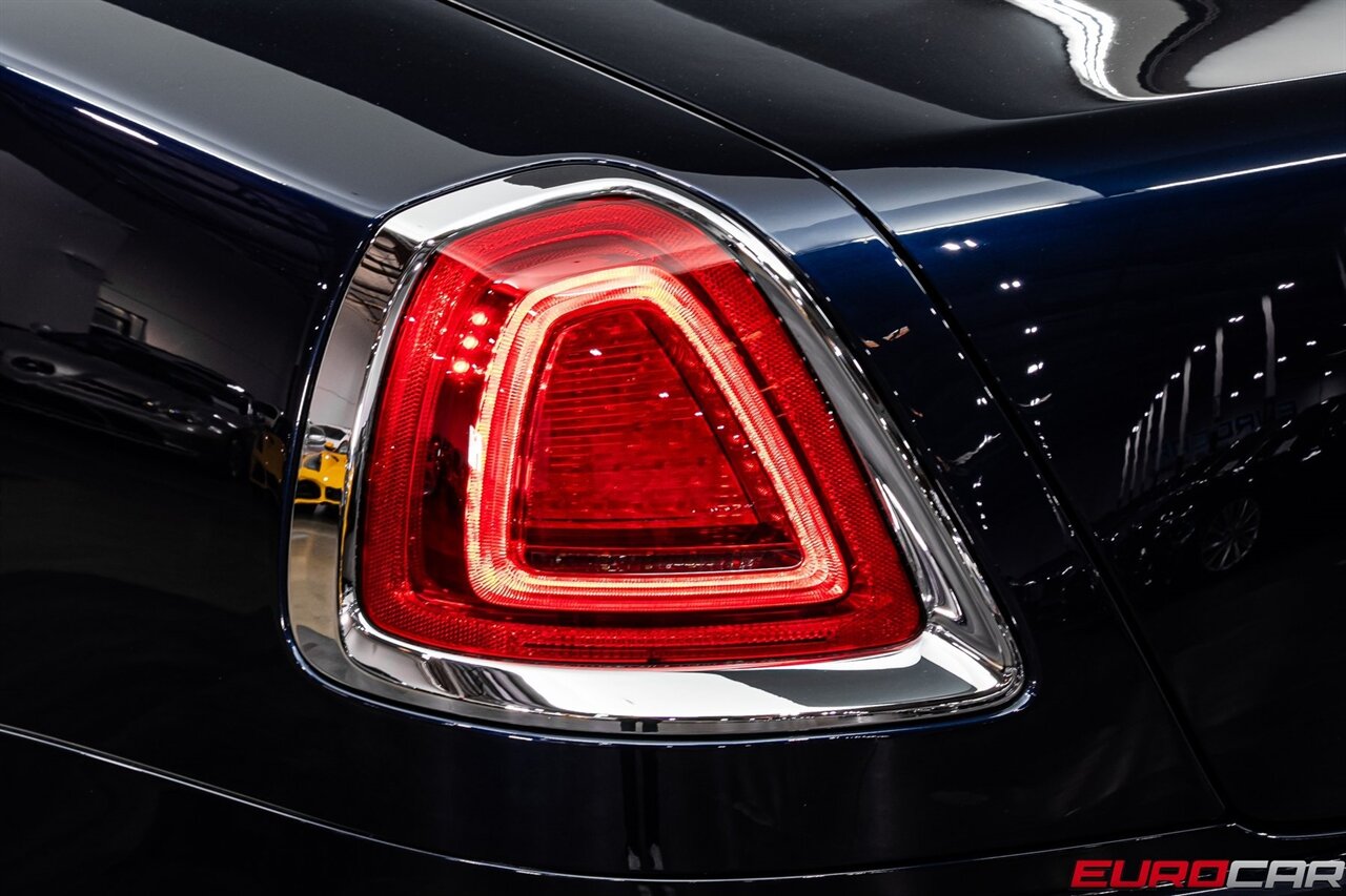 2019 Rolls-Royce Dawn *FACTORY TWO-TONE * IMMACULATE CONDITION*   - Photo 19 - Costa Mesa, CA 92626