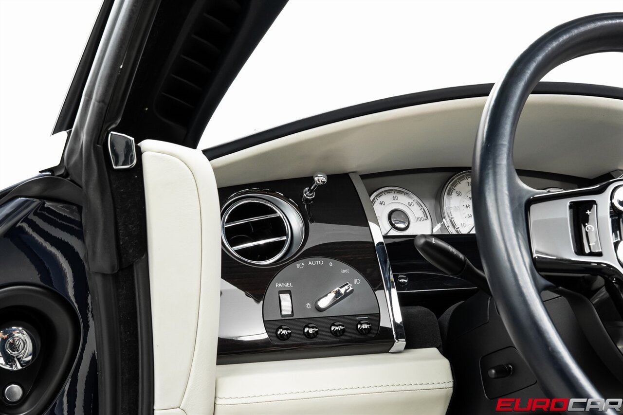 2019 Rolls-Royce Dawn *FACTORY TWO-TONE * IMMACULATE CONDITION*   - Photo 25 - Costa Mesa, CA 92626