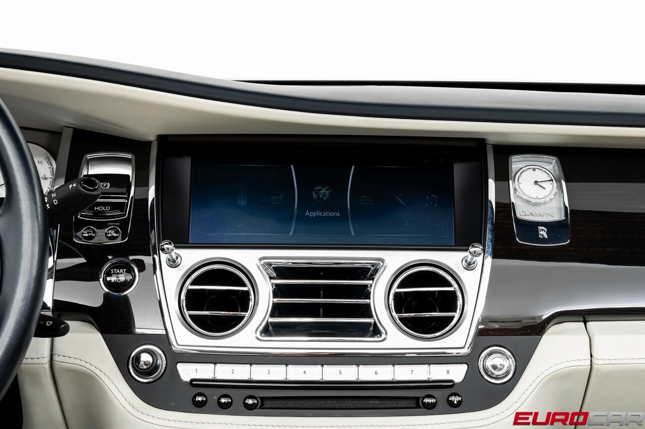 2019 Rolls-Royce Dawn *FACTORY TWO-TONE * IMMACULATE CONDITION*   - Photo 27 - Costa Mesa, CA 92626