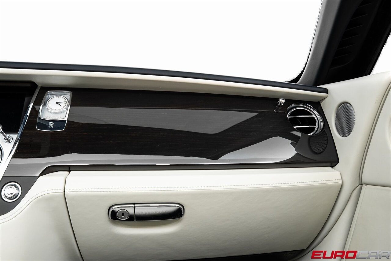 2019 Rolls-Royce Dawn *FACTORY TWO-TONE * IMMACULATE CONDITION*   - Photo 30 - Costa Mesa, CA 92626