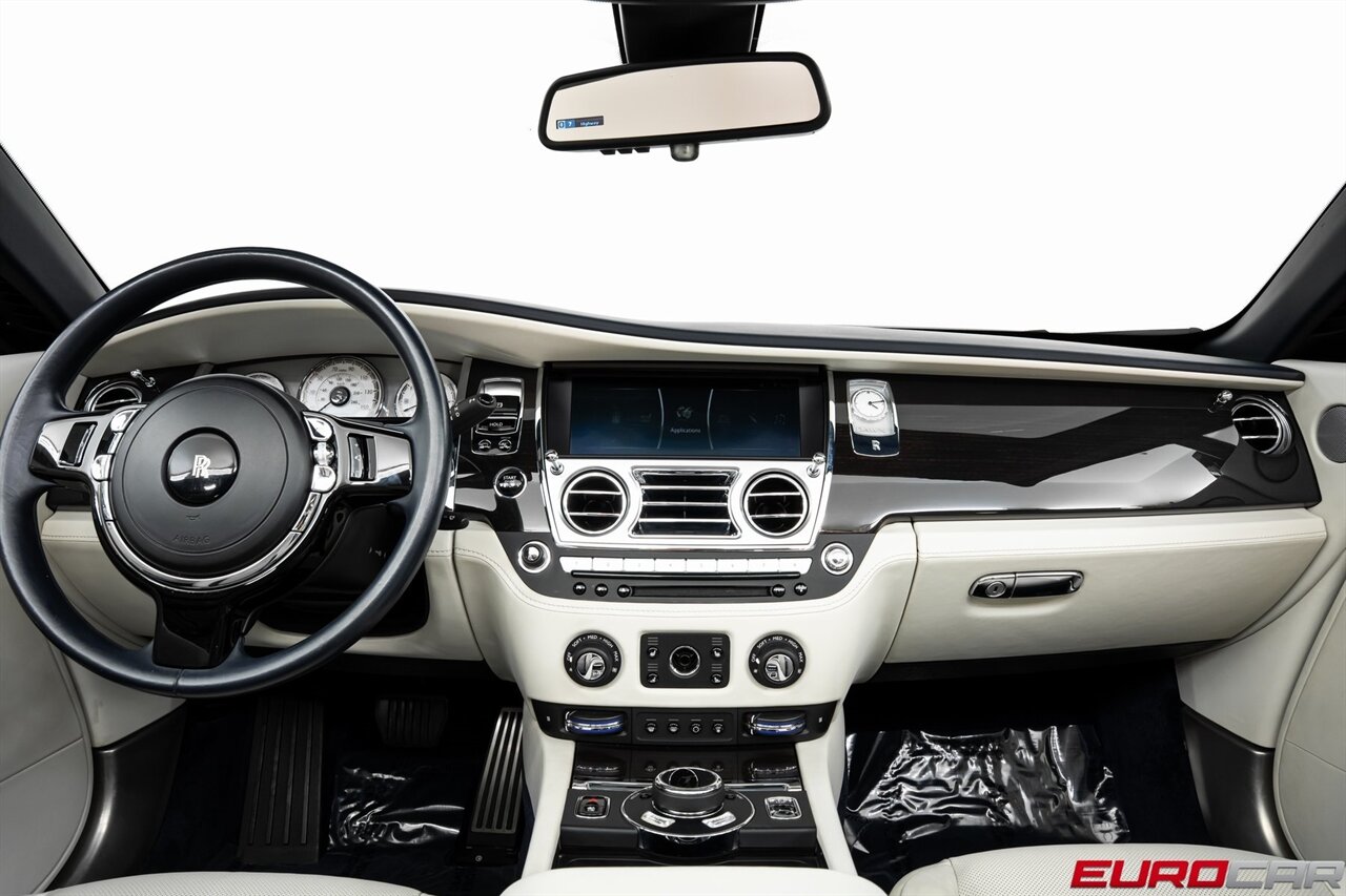2019 Rolls-Royce Dawn *FACTORY TWO-TONE * IMMACULATE CONDITION*   - Photo 24 - Costa Mesa, CA 92626