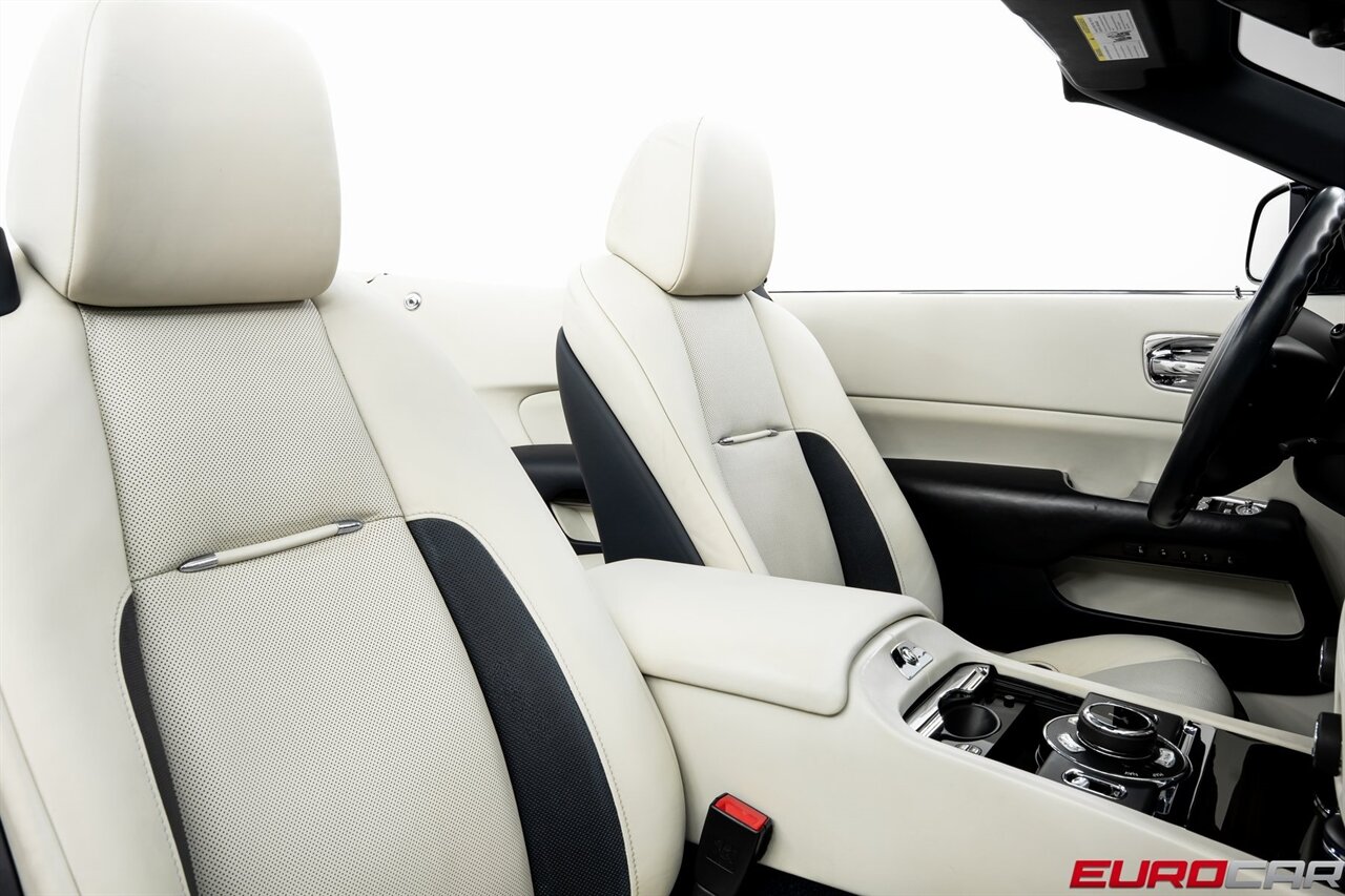 2019 Rolls-Royce Dawn *FACTORY TWO-TONE * IMMACULATE CONDITION*   - Photo 34 - Costa Mesa, CA 92626