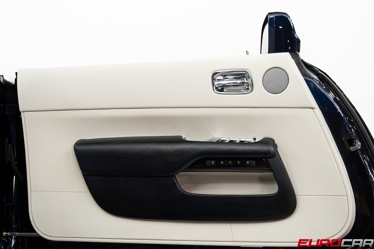 2019 Rolls-Royce Dawn *FACTORY TWO-TONE * IMMACULATE CONDITION*   - Photo 23 - Costa Mesa, CA 92626