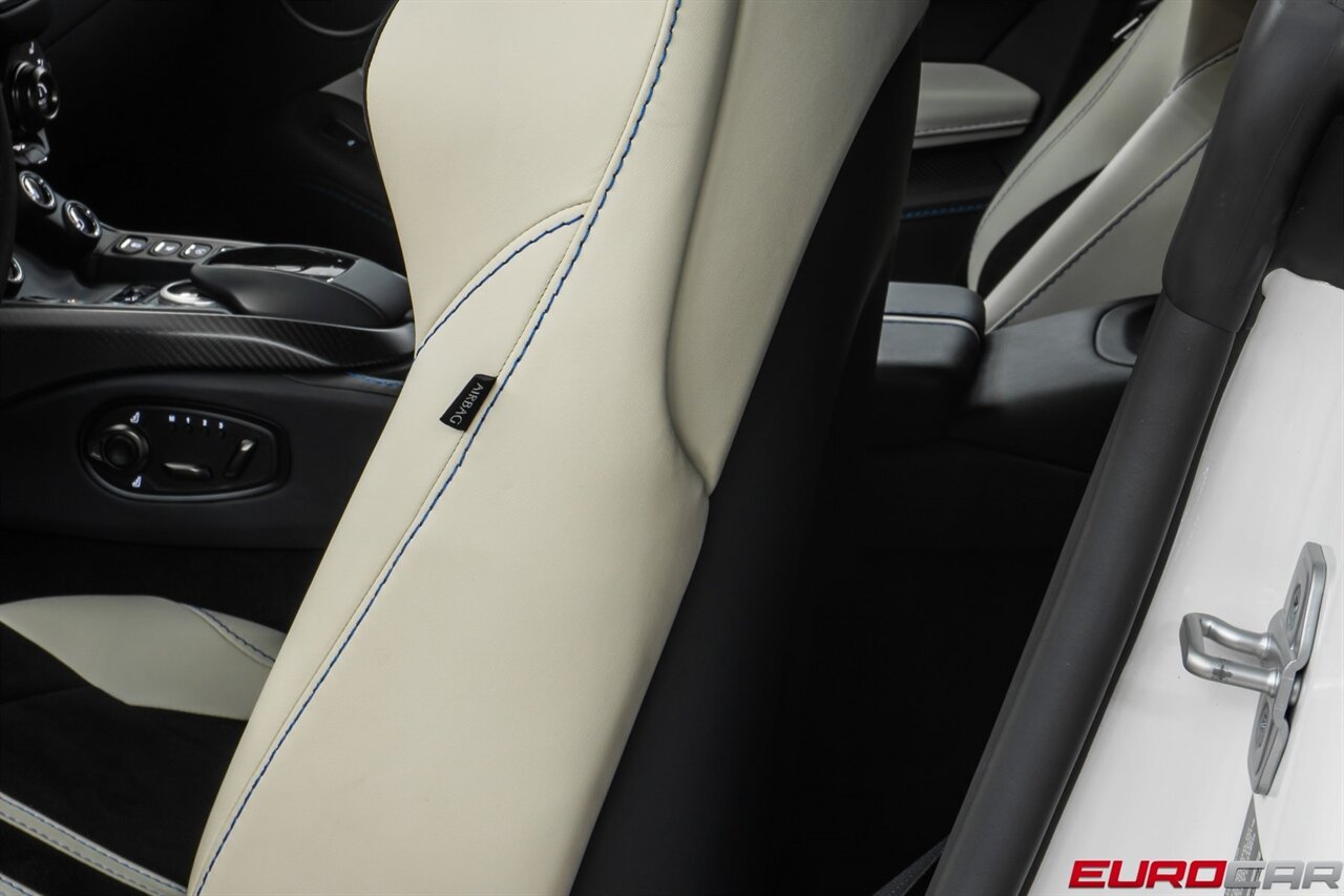 2022 Aston Martin Vantage  *TWO-TONE INTERIOR * CARBON INTERIOR * ONLY 2,200 PAMPERED MILES* - Photo 40 - Costa Mesa, CA 92626