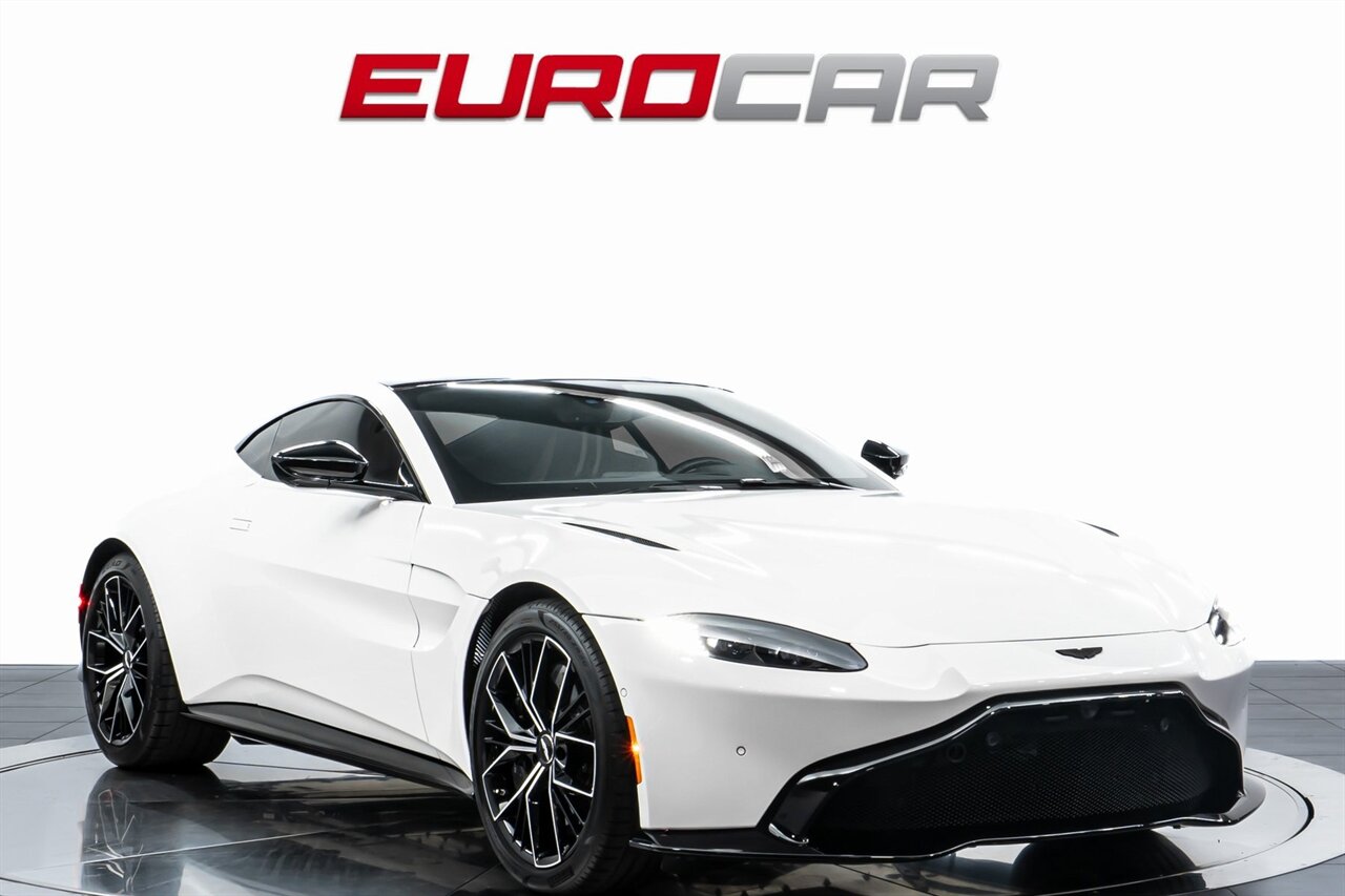 2022 Aston Martin Vantage  *TWO-TONE INTERIOR * CARBON INTERIOR * ONLY 2,200 PAMPERED MILES* - Photo 7 - Costa Mesa, CA 92626