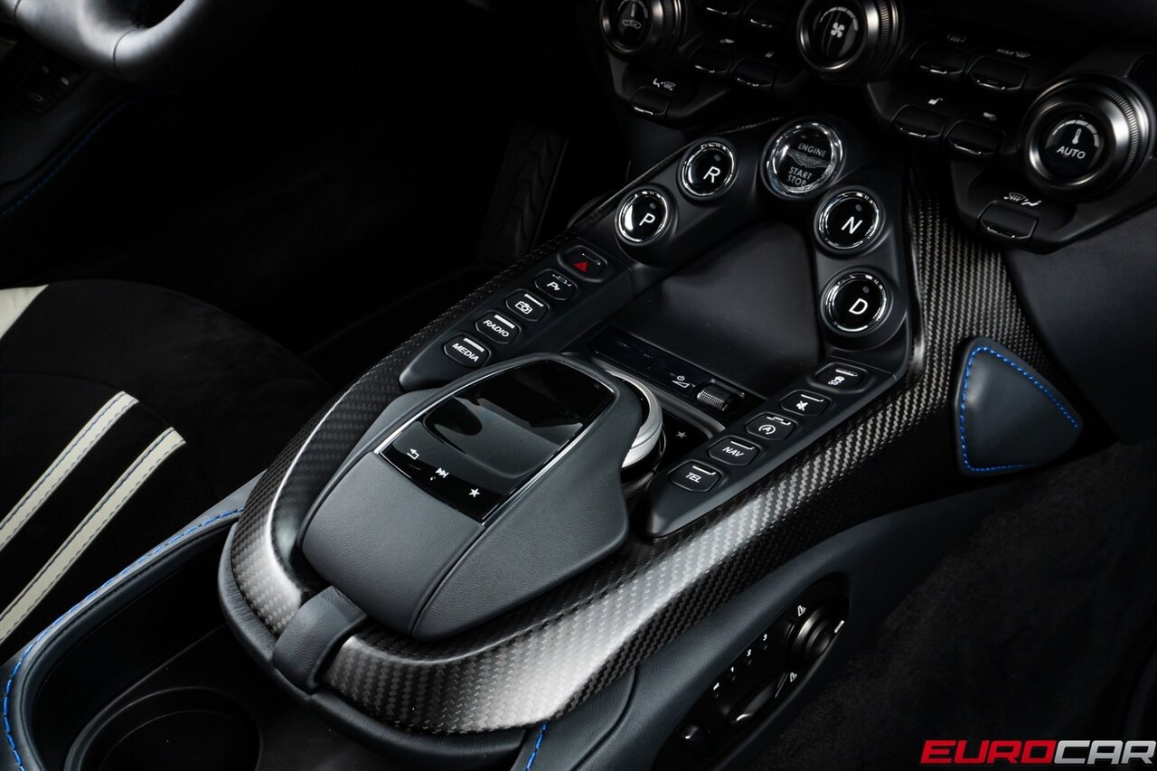 2022 Aston Martin Vantage  *TWO-TONE INTERIOR * CARBON INTERIOR * ONLY 2,200 PAMPERED MILES* - Photo 32 - Costa Mesa, CA 92626