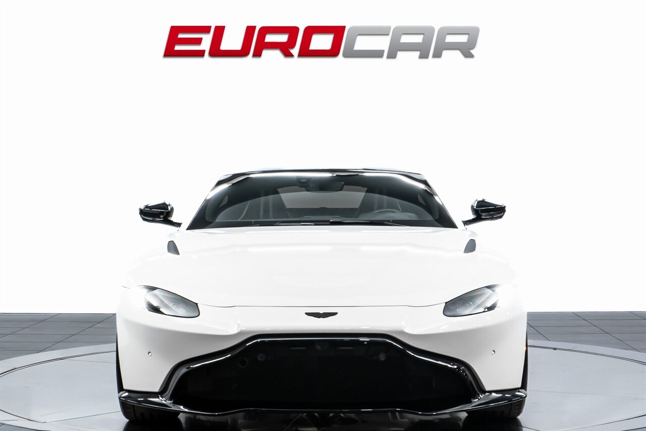 2022 Aston Martin Vantage  *TWO-TONE INTERIOR * CARBON INTERIOR * ONLY 2,200 PAMPERED MILES* - Photo 8 - Costa Mesa, CA 92626
