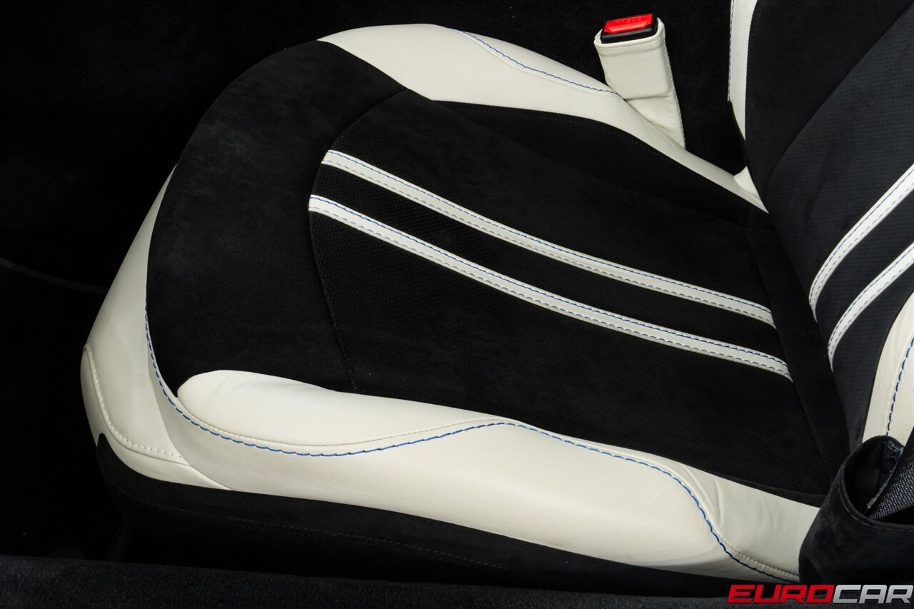 2022 Aston Martin Vantage  *TWO-TONE INTERIOR * CARBON INTERIOR * ONLY 2,200 PAMPERED MILES* - Photo 41 - Costa Mesa, CA 92626