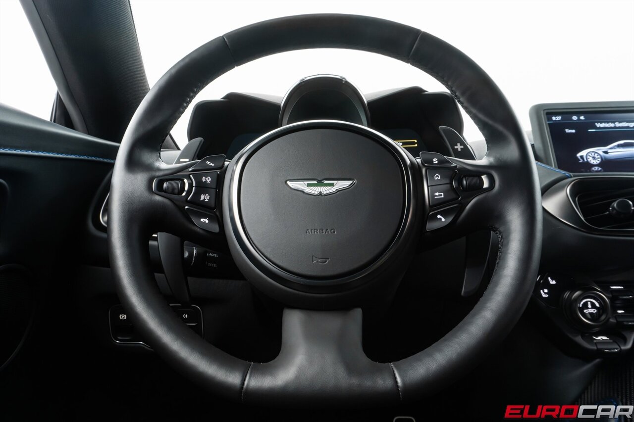 2022 Aston Martin Vantage  *TWO-TONE INTERIOR * CARBON INTERIOR * ONLY 2,200 PAMPERED MILES* - Photo 27 - Costa Mesa, CA 92626