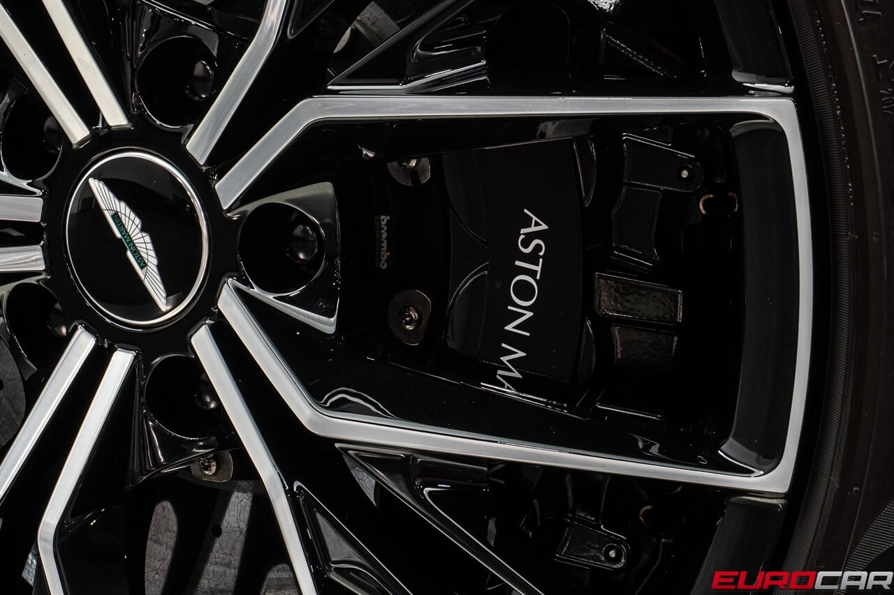 2022 Aston Martin Vantage  *TWO-TONE INTERIOR * CARBON INTERIOR * ONLY 2,200 PAMPERED MILES* - Photo 21 - Costa Mesa, CA 92626