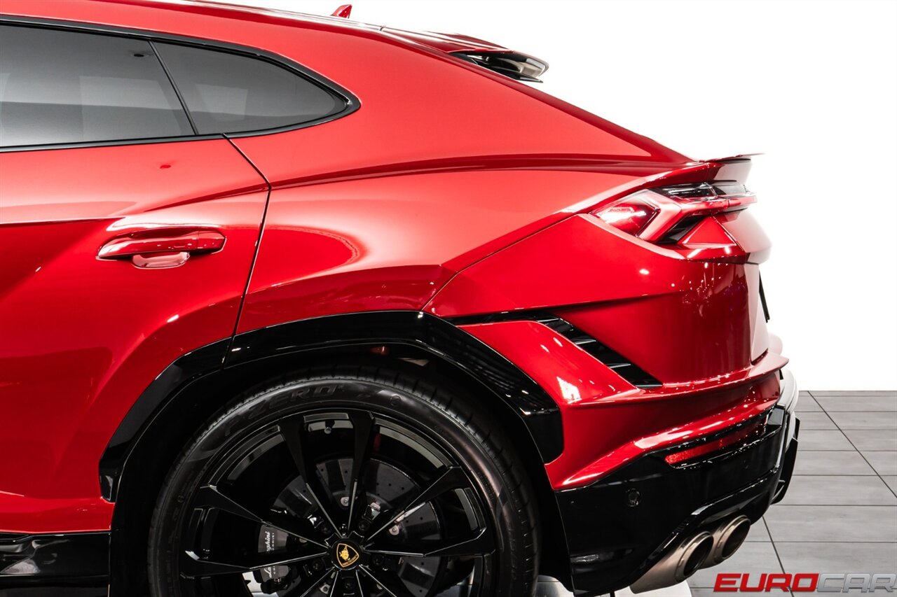 2023 Lamborghini Urus S  *MASSIVE MSRP $300,700 * SPECIAL FACTORY PAINT * CARBON FIBER INTERIOR* - Photo 14 - Costa Mesa, CA 92626