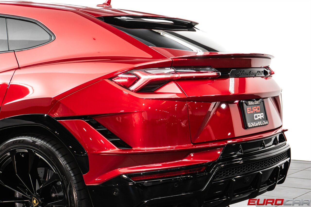 2023 Lamborghini Urus S  *MASSIVE MSRP $300,700 * SPECIAL FACTORY PAINT * CARBON FIBER INTERIOR* - Photo 15 - Costa Mesa, CA 92626