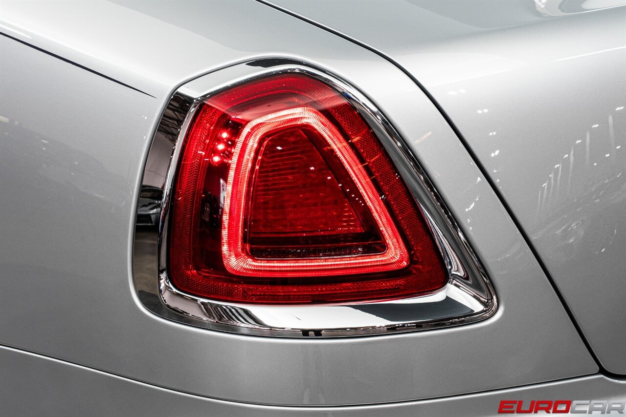 2021 Rolls-Royce Dawn *BESPOKE 1 OF 1 * FACTORY TWO-TONE * $447,600 MSRP* - Photo 20 - Costa Mesa, CA 92626