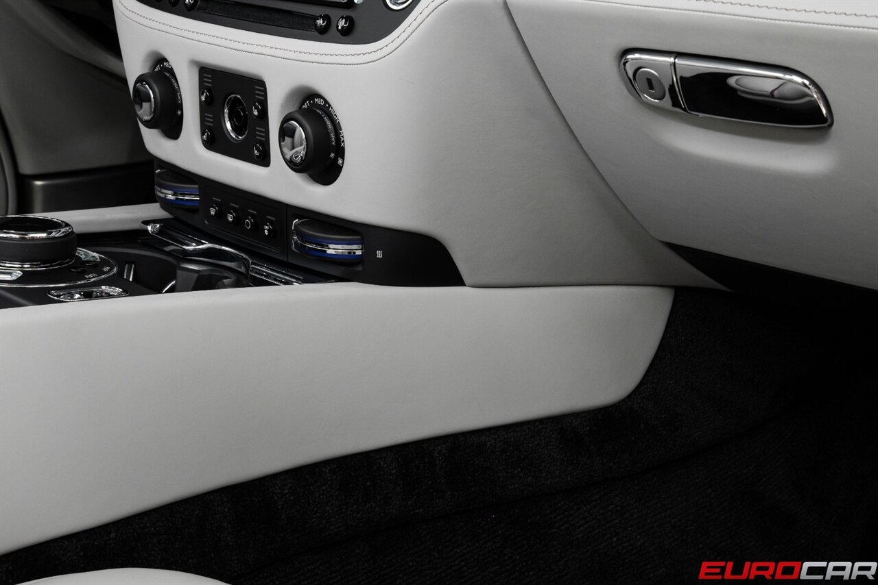 2021 Rolls-Royce Dawn *BESPOKE 1 OF 1 * FACTORY TWO-TONE * $447,600 MSRP* - Photo 32 - Costa Mesa, CA 92626