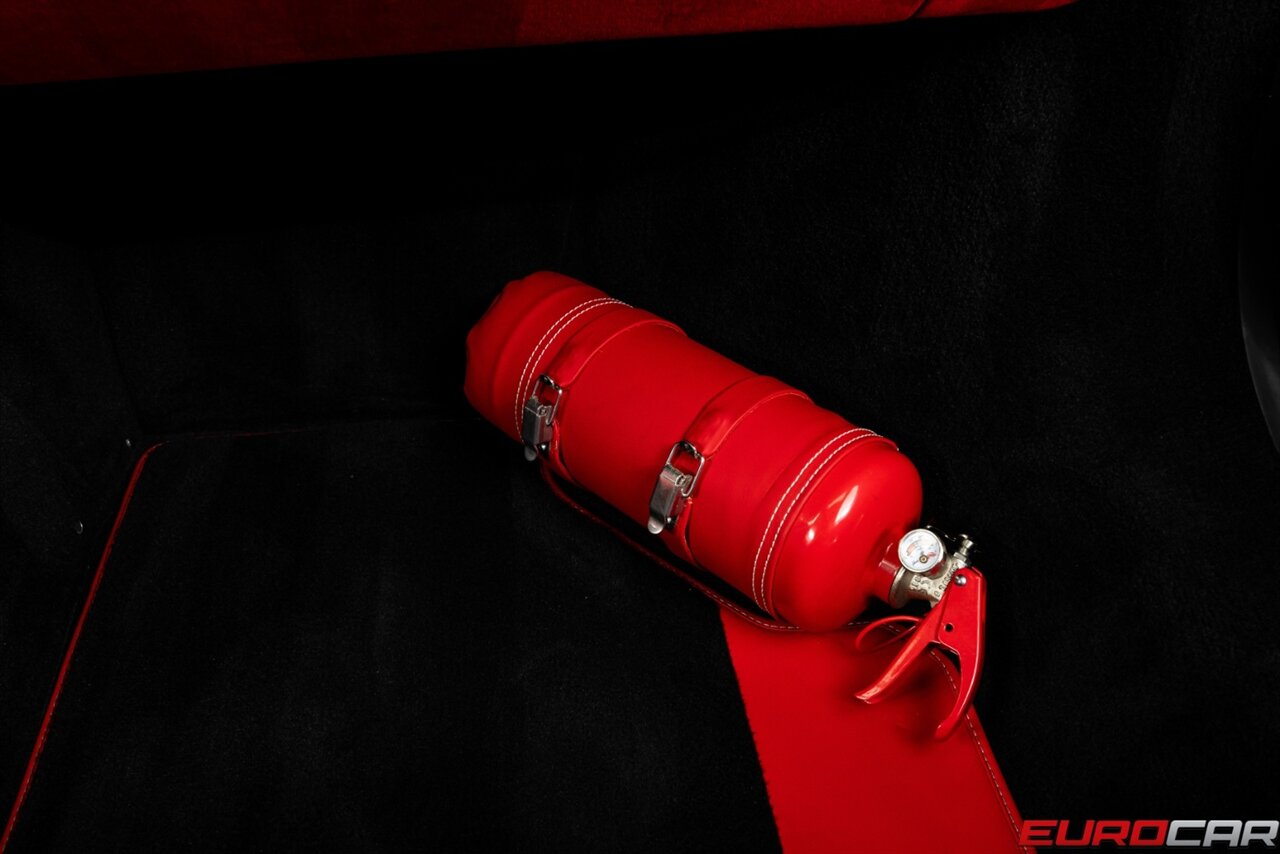 2022 Ferrari F8 Tributo *1 of 1 CUSTOM ORDERED * ONLY 600 MILES * $410K MSRP* - Photo 38 - Costa Mesa, CA 92626