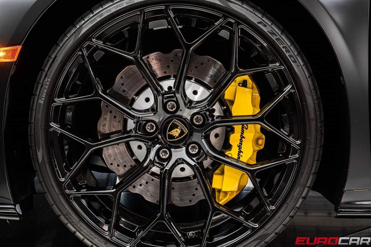 2022 Lamborghini Huracan EVO *CARBON FIBER SEATS * SUSPENSION LIFTER* - Photo 24 - Costa Mesa, CA 92626