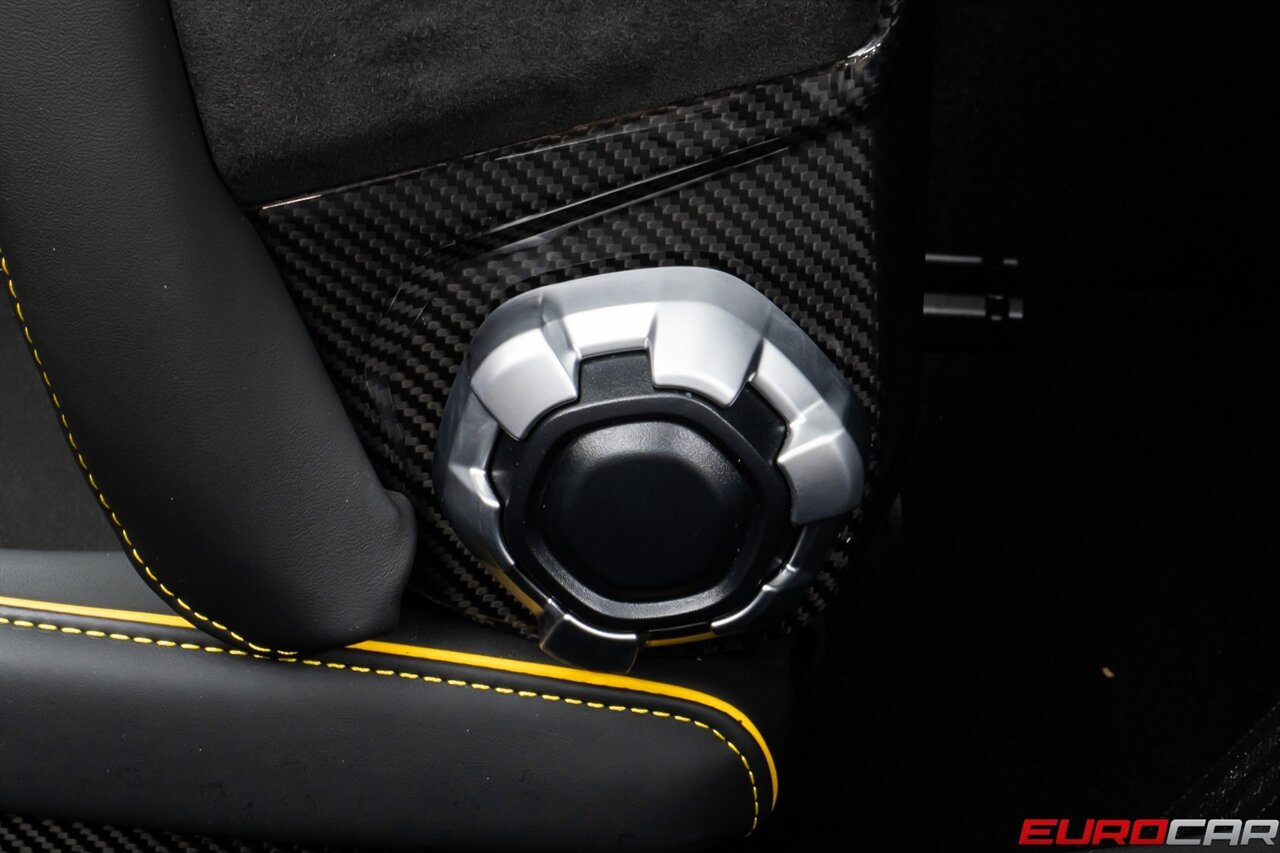 2022 Lamborghini Huracan EVO *CARBON FIBER SEATS * SUSPENSION LIFTER* - Photo 42 - Costa Mesa, CA 92626