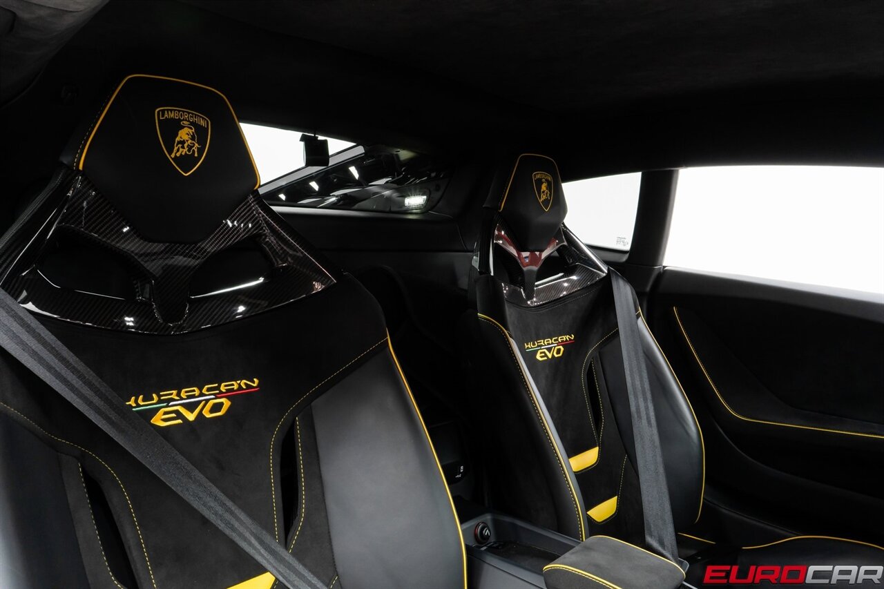2022 Lamborghini Huracan EVO *CARBON FIBER SEATS * SUSPENSION LIFTER* - Photo 38 - Costa Mesa, CA 92626