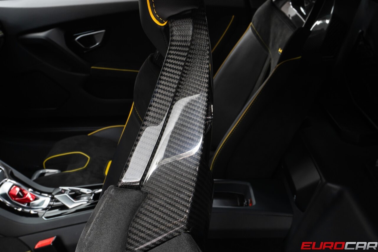 2022 Lamborghini Huracan EVO *CARBON FIBER SEATS * SUSPENSION LIFTER* - Photo 41 - Costa Mesa, CA 92626