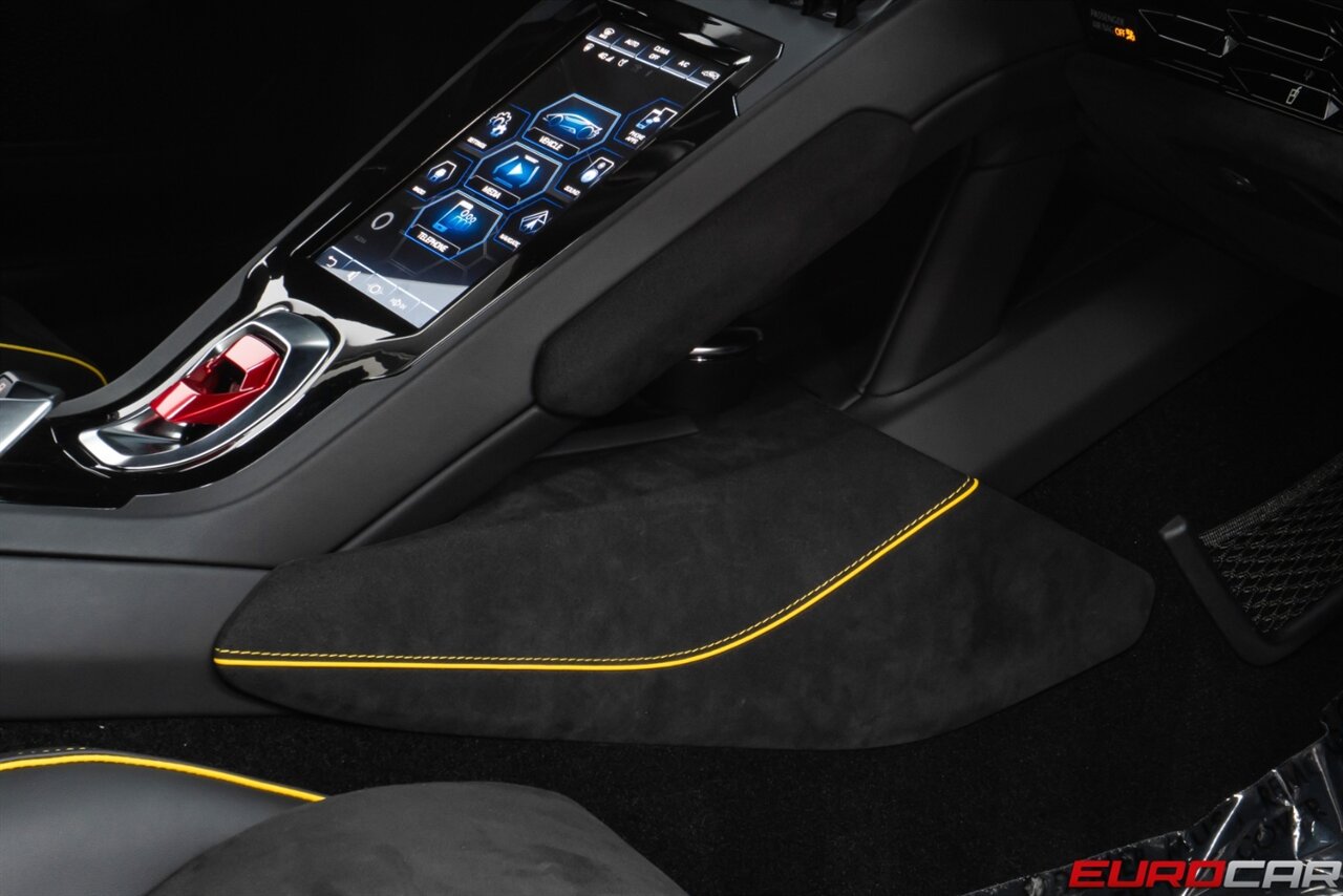 2022 Lamborghini Huracan EVO *CARBON FIBER SEATS * SUSPENSION LIFTER* - Photo 36 - Costa Mesa, CA 92626