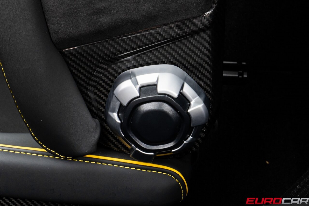 2022 Lamborghini Huracan EVO *CARBON FIBER SEATS * SUSPENSION LIFTER* - Photo 43 - Costa Mesa, CA 92626