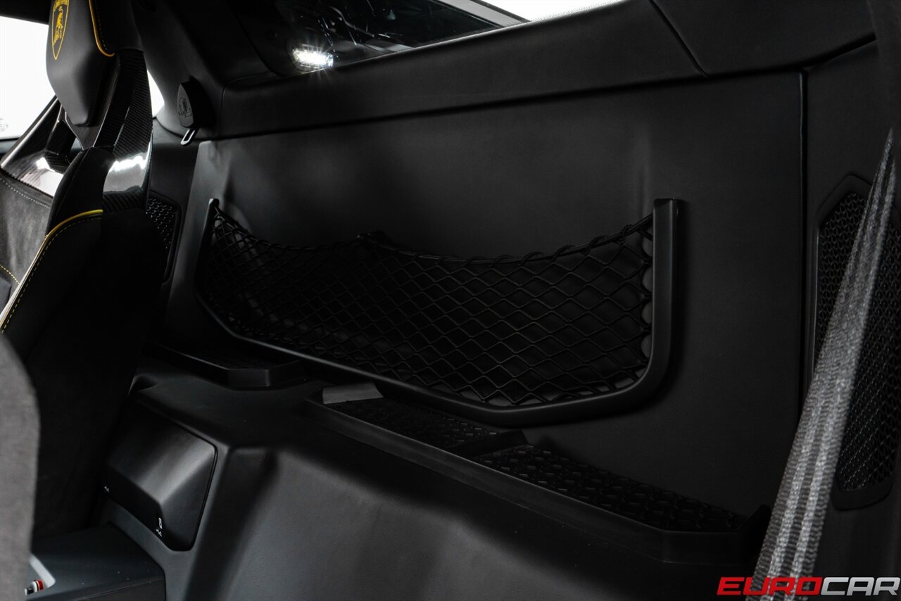 2022 Lamborghini Huracan EVO *CARBON FIBER SEATS * SUSPENSION LIFTER* - Photo 39 - Costa Mesa, CA 92626
