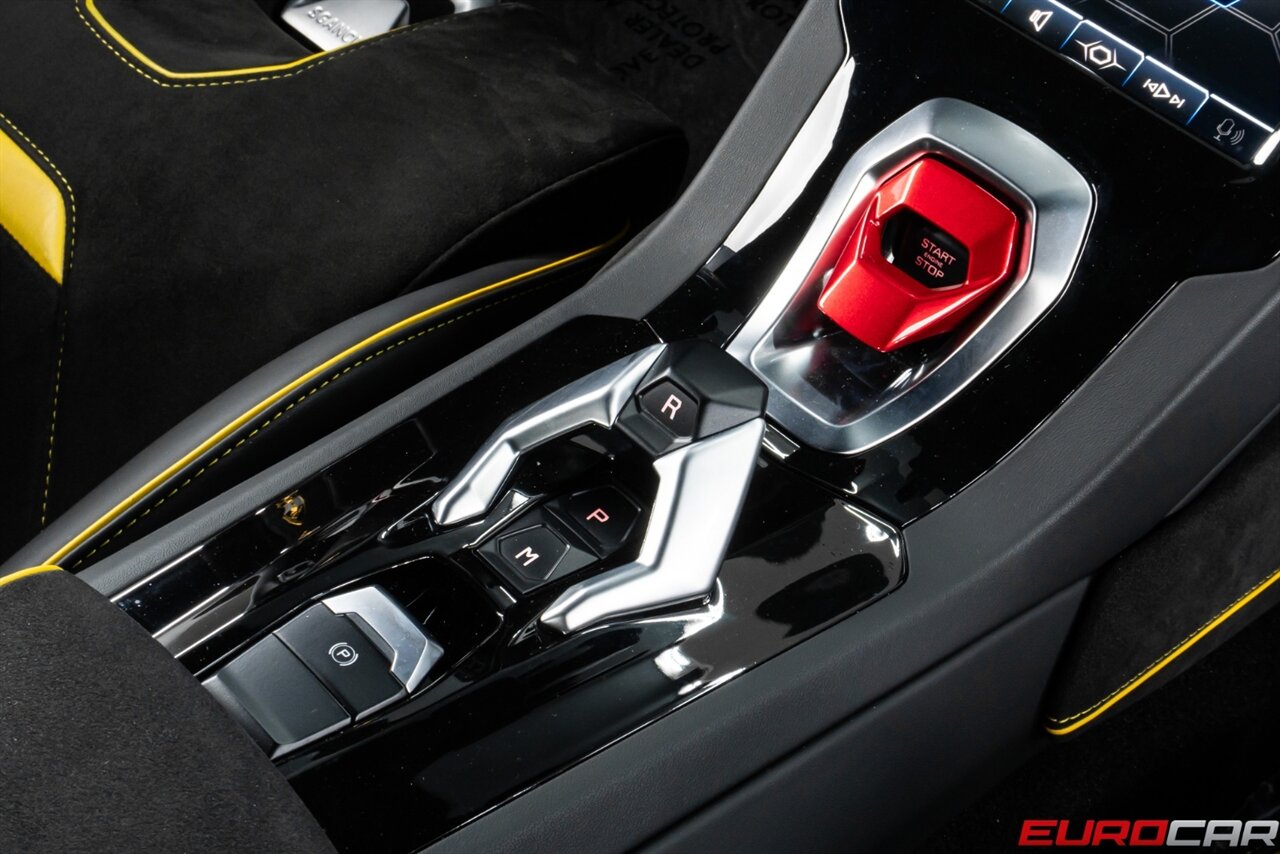 2022 Lamborghini Huracan EVO *CARBON FIBER SEATS * SUSPENSION LIFTER* - Photo 33 - Costa Mesa, CA 92626
