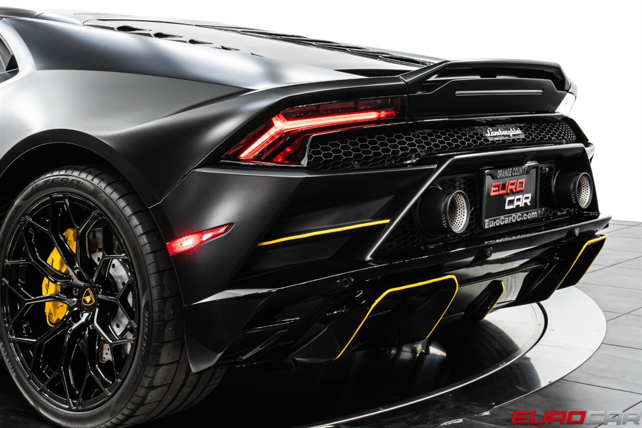 2022 Lamborghini Huracan EVO *CARBON FIBER SEATS * SUSPENSION LIFTER* - Photo 18 - Costa Mesa, CA 92626