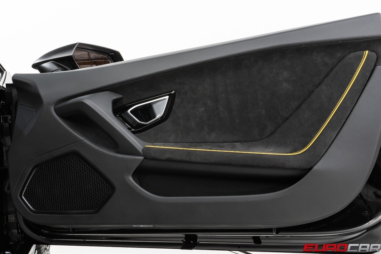 2022 Lamborghini Huracan EVO *CARBON FIBER SEATS * SUSPENSION LIFTER* - Photo 26 - Costa Mesa, CA 92626