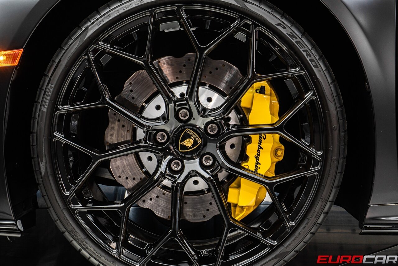 2022 Lamborghini Huracan EVO *CARBON FIBER SEATS * SUSPENSION LIFTER* - Photo 24 - Costa Mesa, CA 92626