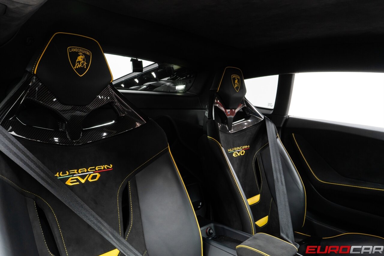 2022 Lamborghini Huracan EVO *CARBON FIBER SEATS * SUSPENSION LIFTER* - Photo 38 - Costa Mesa, CA 92626