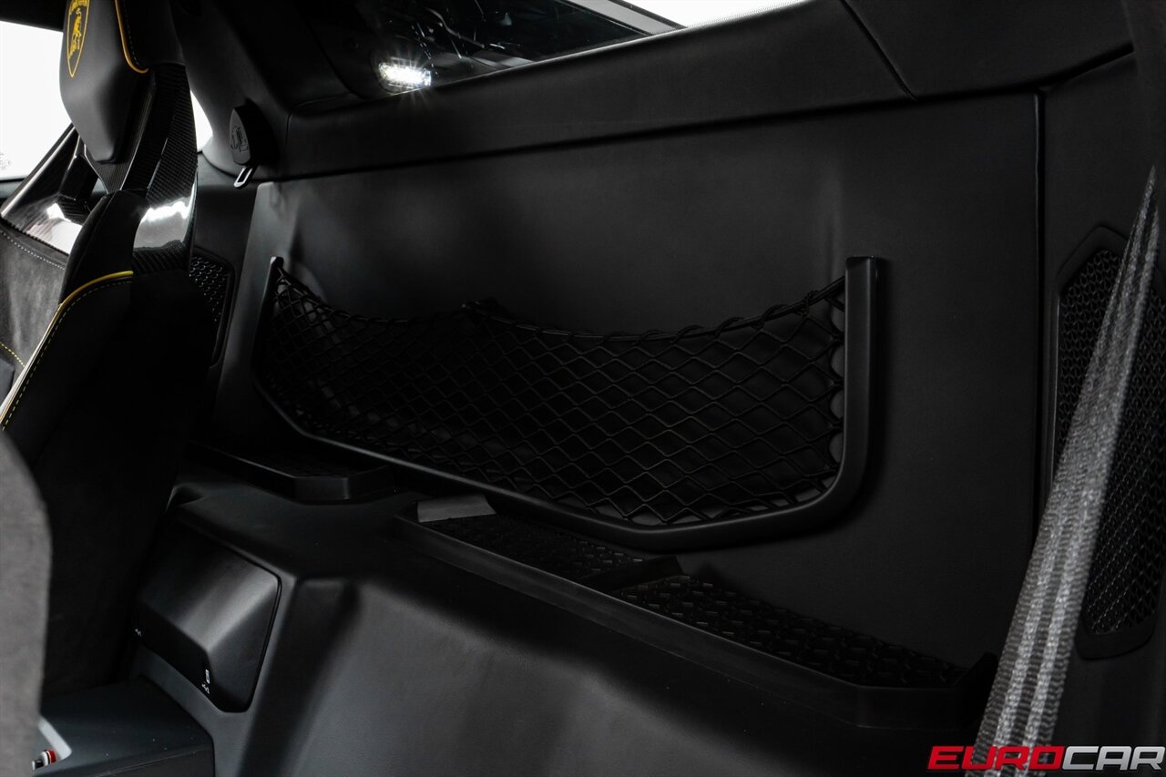 2022 Lamborghini Huracan EVO *CARBON FIBER SEATS * SUSPENSION LIFTER* - Photo 39 - Costa Mesa, CA 92626