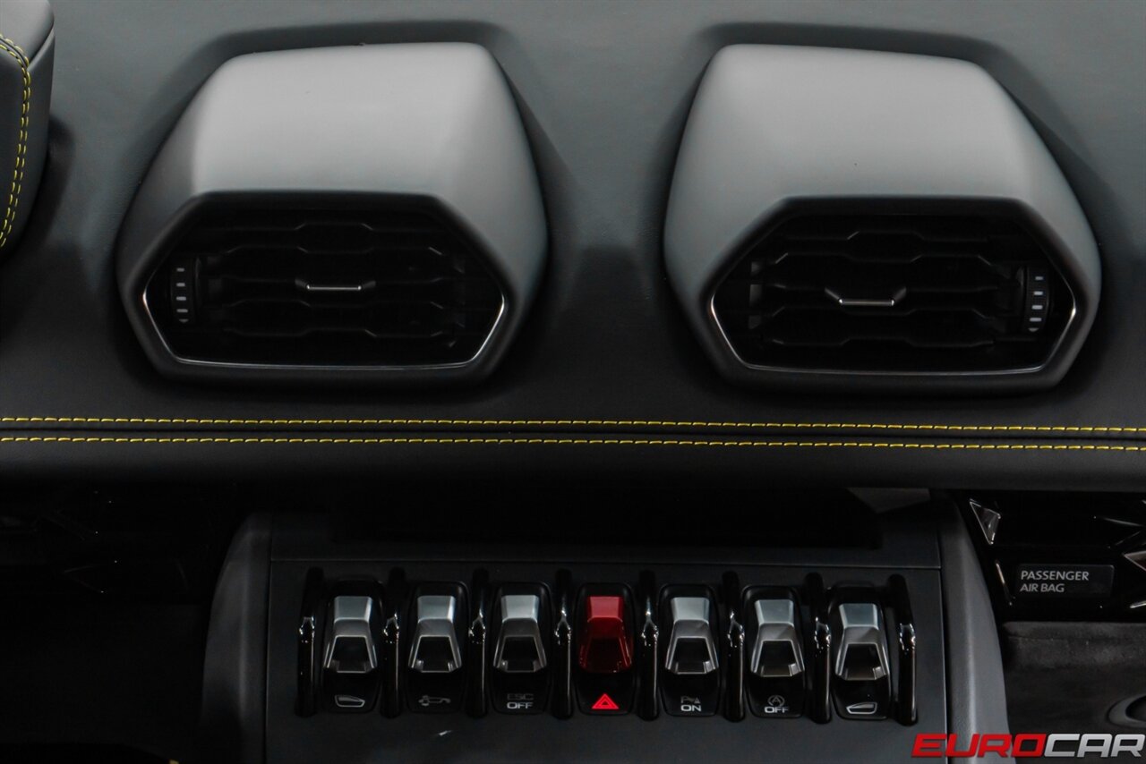2022 Lamborghini Huracan EVO *CARBON FIBER SEATS * SUSPENSION LIFTER* - Photo 31 - Costa Mesa, CA 92626