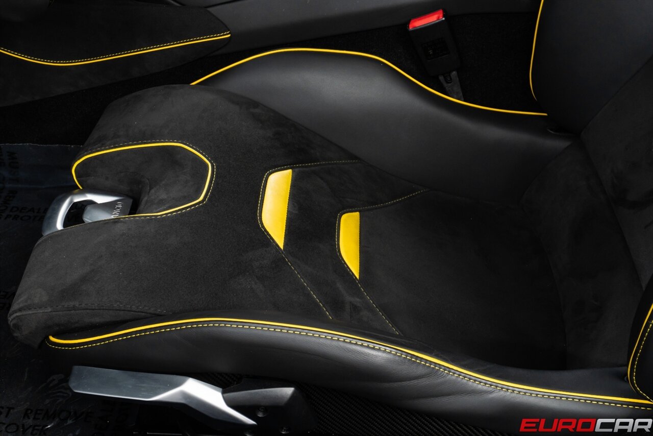 2022 Lamborghini Huracan EVO *CARBON FIBER SEATS * SUSPENSION LIFTER* - Photo 44 - Costa Mesa, CA 92626