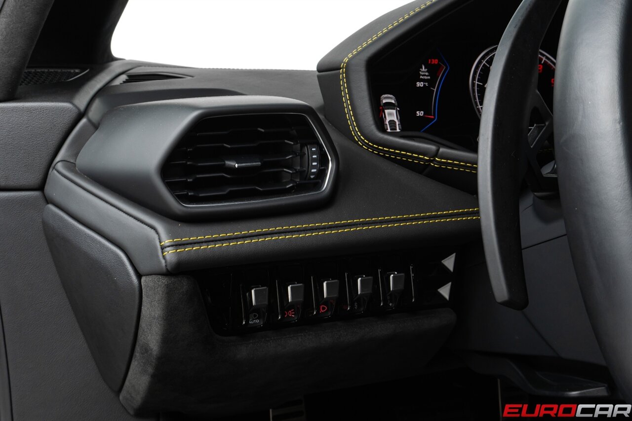 2022 Lamborghini Huracan EVO *CARBON FIBER SEATS * SUSPENSION LIFTER* - Photo 29 - Costa Mesa, CA 92626