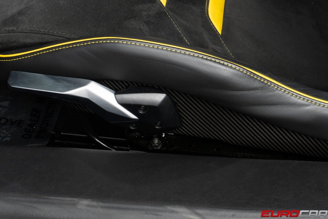 2022 Lamborghini Huracan EVO *CARBON FIBER SEATS * SUSPENSION LIFTER* - Photo 45 - Costa Mesa, CA 92626