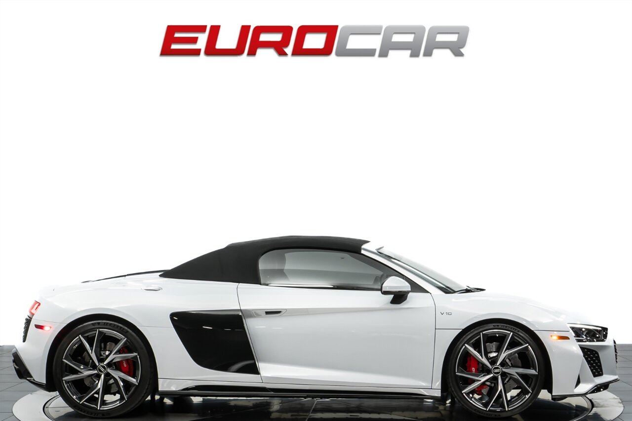 2022 Audi R8 5.2 V10 Performance Spyder  *PREMIUM PACKAGE * SPORT EXHAUST PACKAGE* - Photo 8 - Costa Mesa, CA 92626