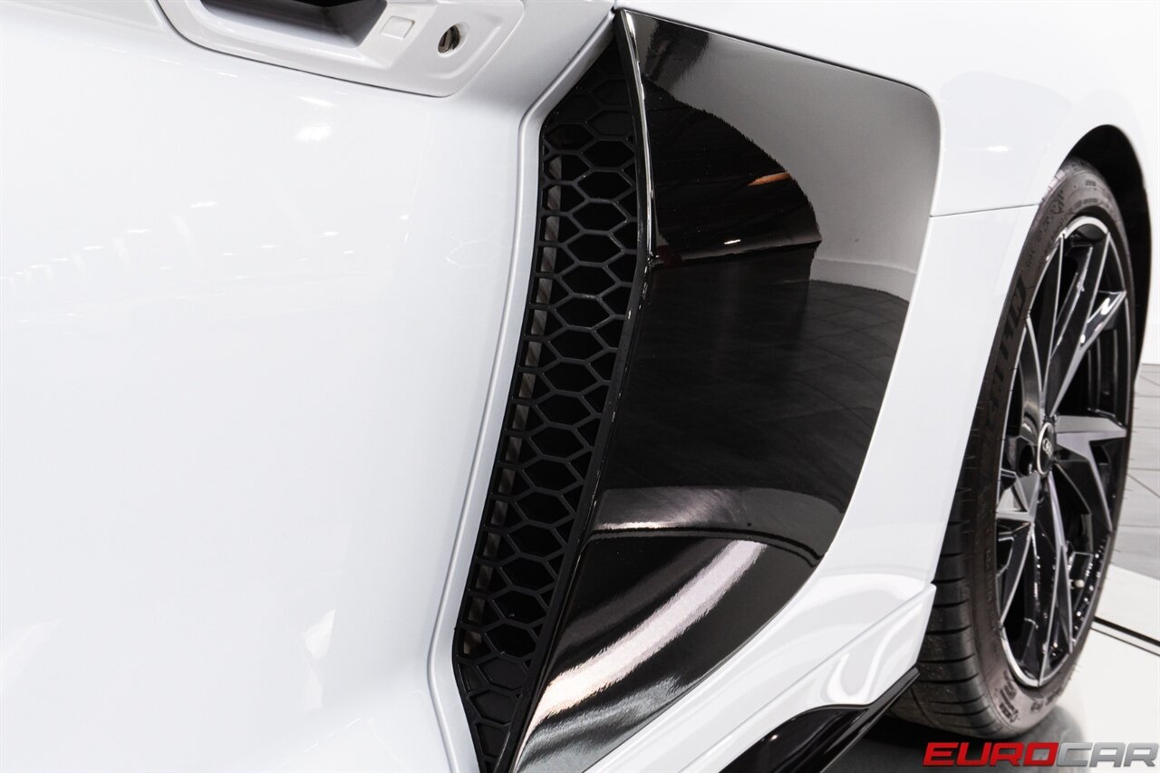 2022 Audi R8 5.2 V10 Performance Spyder  *PREMIUM PACKAGE * SPORT EXHAUST PACKAGE* - Photo 19 - Costa Mesa, CA 92626