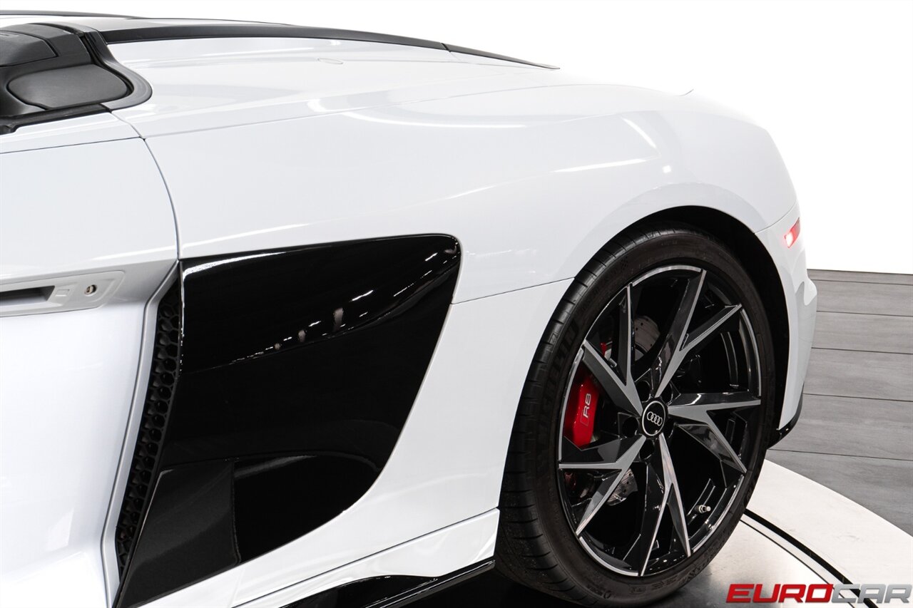 2022 Audi R8 5.2 V10 Performance Spyder  *PREMIUM PACKAGE * SPORT EXHAUST PACKAGE* - Photo 18 - Costa Mesa, CA 92626