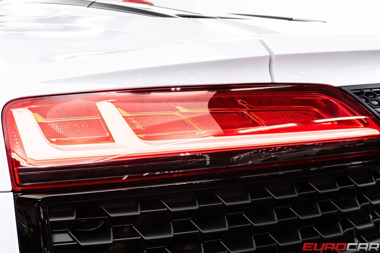 2022 Audi R8 5.2 V10 Performance Spyder  *PREMIUM PACKAGE * SPORT EXHAUST PACKAGE* - Photo 24 - Costa Mesa, CA 92626