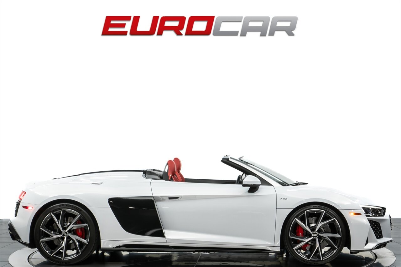 2022 Audi R8 5.2 V10 Performance Spyder  *PREMIUM PACKAGE * SPORT EXHAUST PACKAGE* - Photo 7 - Costa Mesa, CA 92626