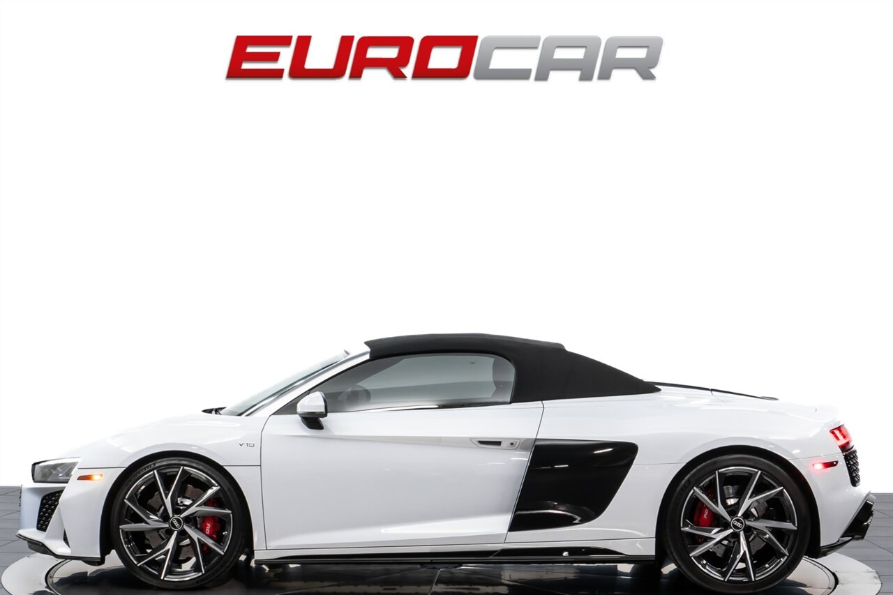 2022 Audi R8 5.2 V10 Performance Spyder  *PREMIUM PACKAGE * SPORT EXHAUST PACKAGE* - Photo 3 - Costa Mesa, CA 92626