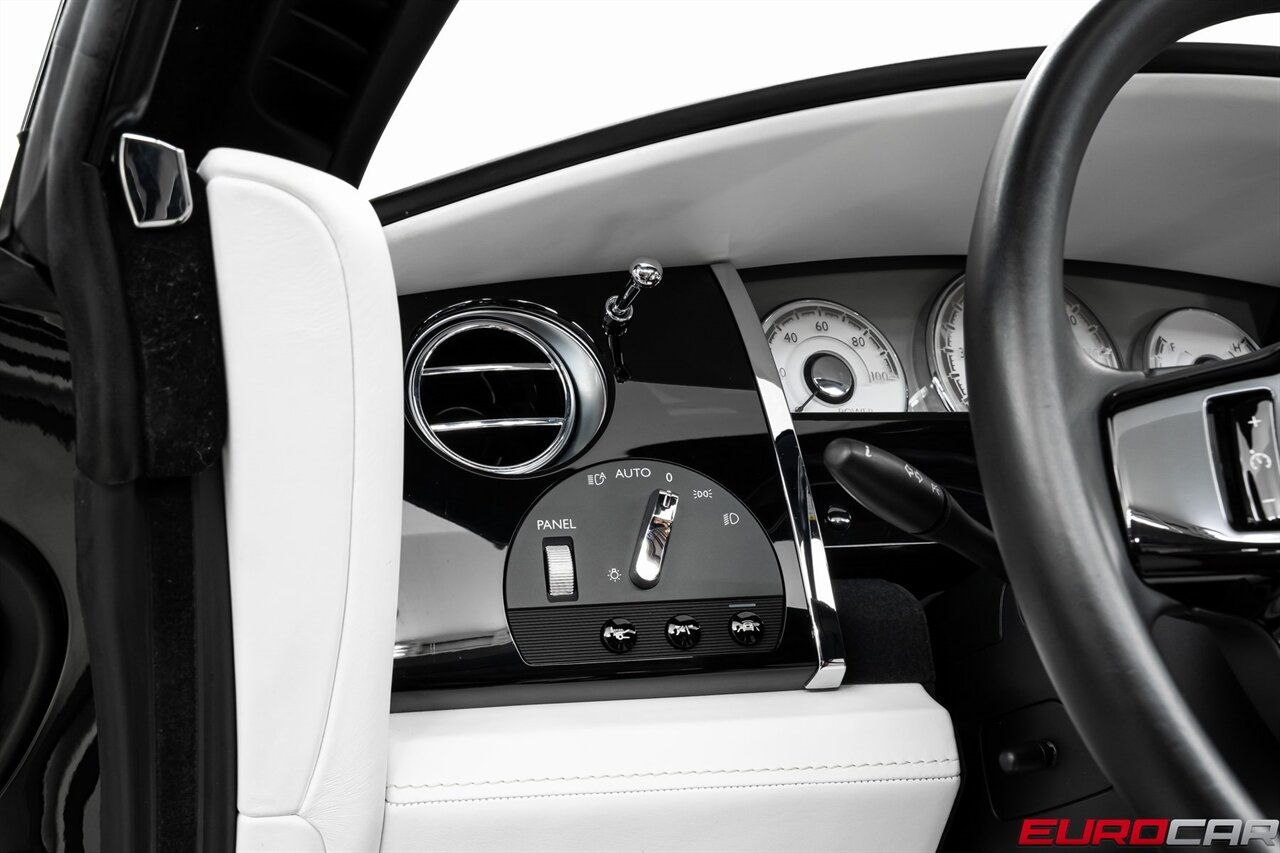 2019 Rolls-Royce Dawn  *TRI-COLOR BESPOKE INTERIOR * 21 " FORGED WHEELS * IMMACULATE CONDITION* - Photo 24 - Costa Mesa, CA 92626