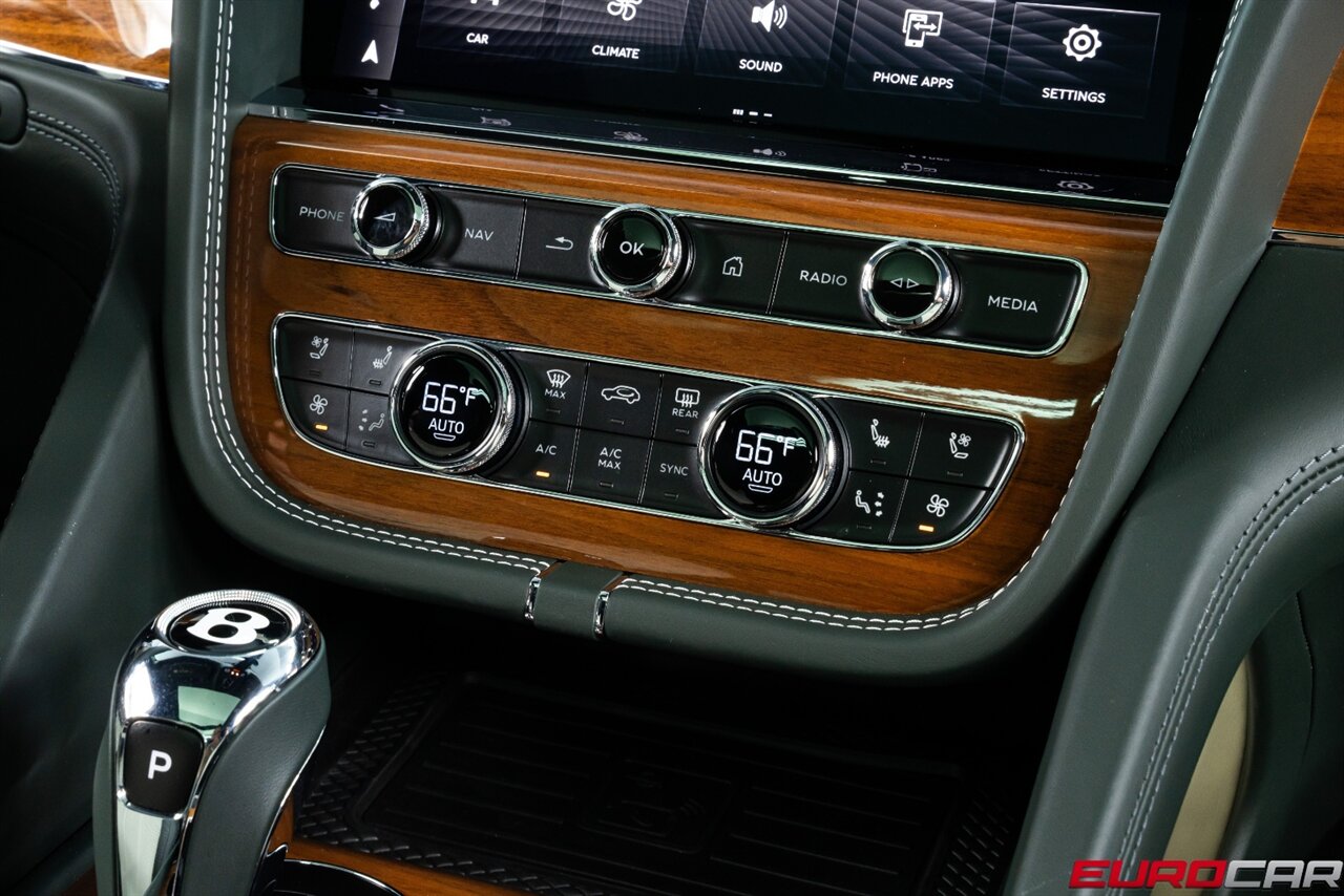 2022 Bentley Bentayga V8 *TOURING SPEC * COMFORT SPEC * FRONT PPF* - Photo 30 - Costa Mesa, CA 92626