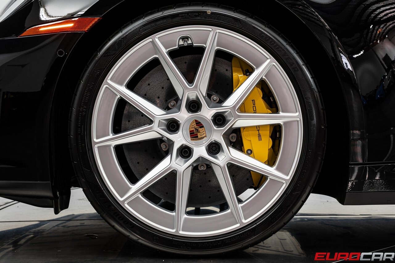 2025 Porsche 911 Targa 4 GTS *PREMIUM PACKAGE * FRONT AXLE LIFT*  *PREMIUM PACKAGE * FRONT AXLE LIFT* - Photo 22 - Costa Mesa, CA 92626
