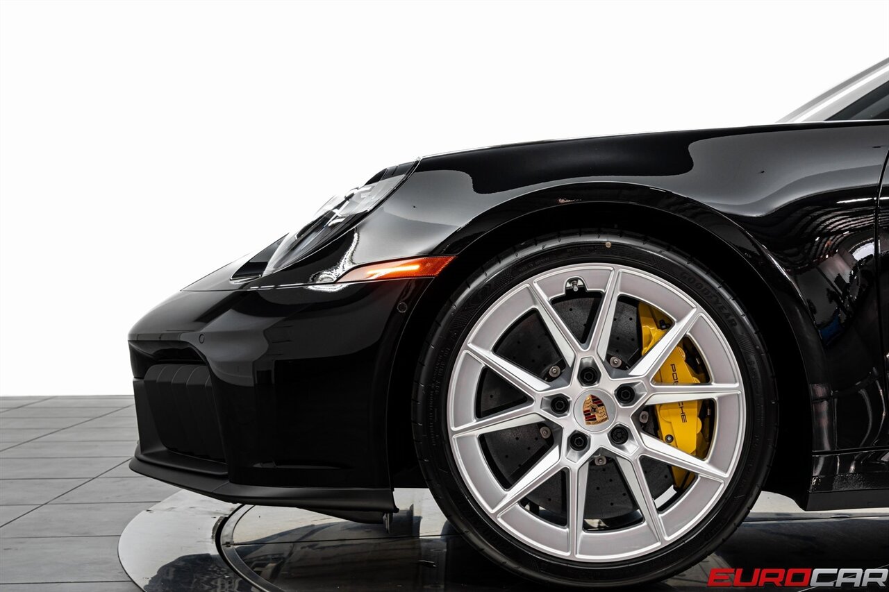 2025 Porsche 911 Targa 4 GTS *PREMIUM PACKAGE * FRONT AXLE LIFT*  *PREMIUM PACKAGE * FRONT AXLE LIFT* - Photo 16 - Costa Mesa, CA 92626