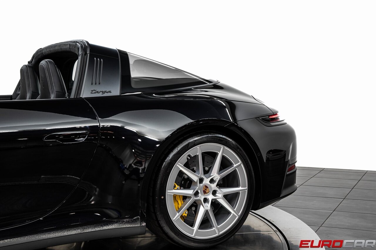 2025 Porsche 911 Targa 4 GTS *PREMIUM PACKAGE * FRONT AXLE LIFT*  *PREMIUM PACKAGE * FRONT AXLE LIFT* - Photo 17 - Costa Mesa, CA 92626